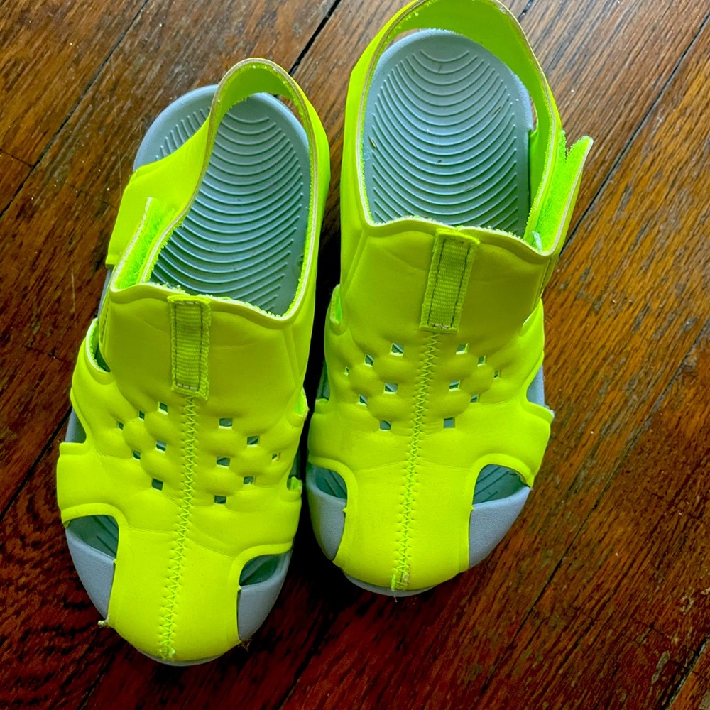 Water shoes size 9/10